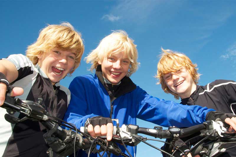 Jugendliche Mountainbiker