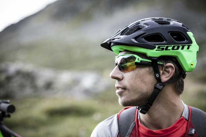 Mountainbiker mit Sportbrille